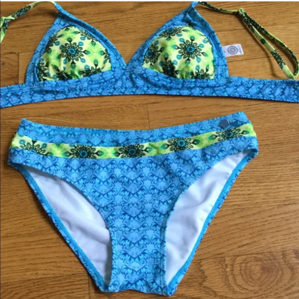Never worn Kanaloa bathing suit
